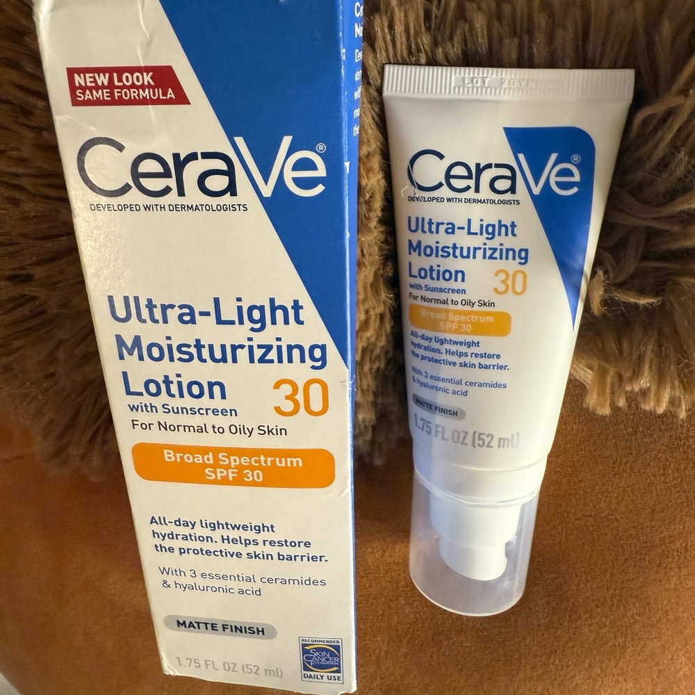 CeraVe Ultra-Light Moisturizing Lotion SPF 30 - White and Blue Tube